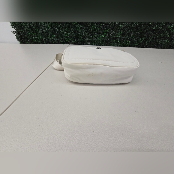 Lululemon Bone Color Camera Bag - Picture 8 of 9